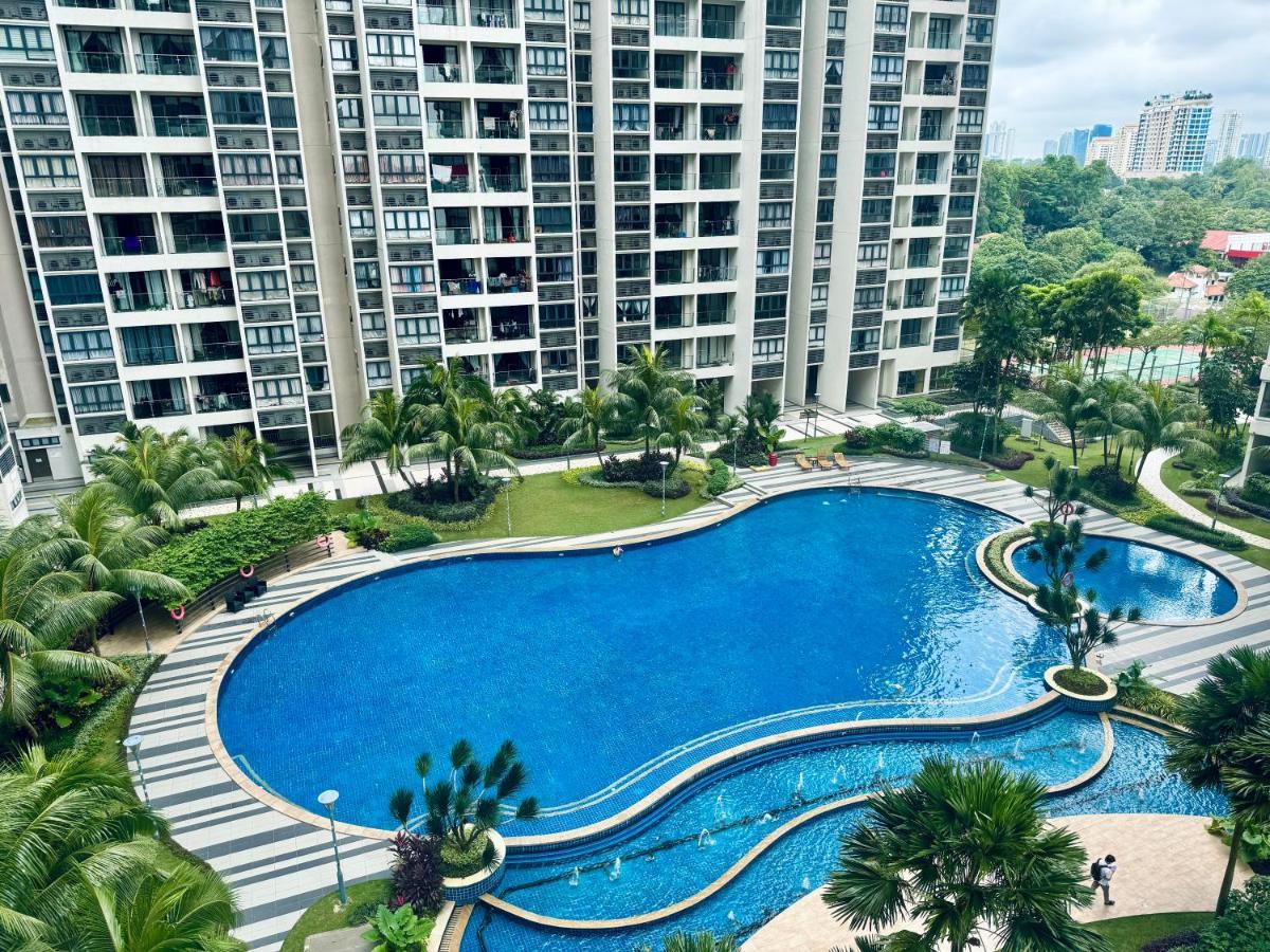 Apartemen Danga Bay - 2br Timber Lounge - Dryer - Netflix *