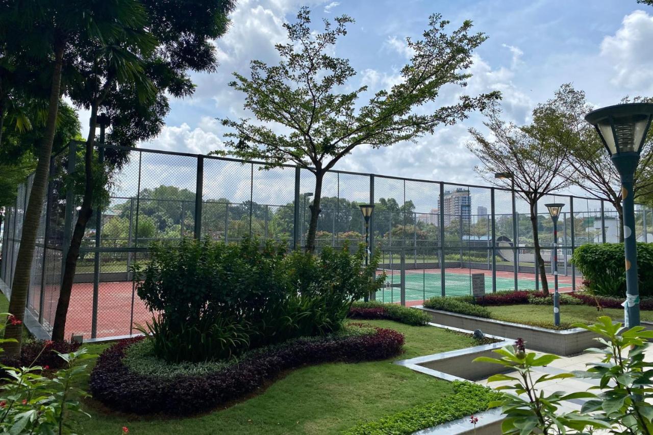 Apartemen Danga Bay - 2br Timber Lounge - Dryer - Netflix Johor Bahru