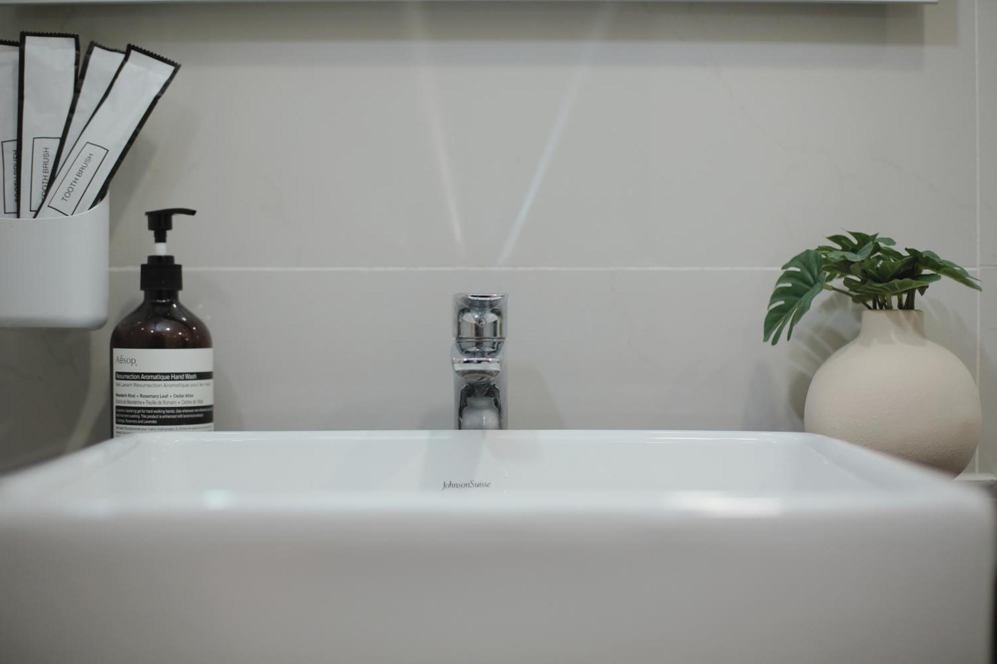 Danga Bay - 2br Timber Lounge - Dryer - Netflix Apartemen Johor Bahru