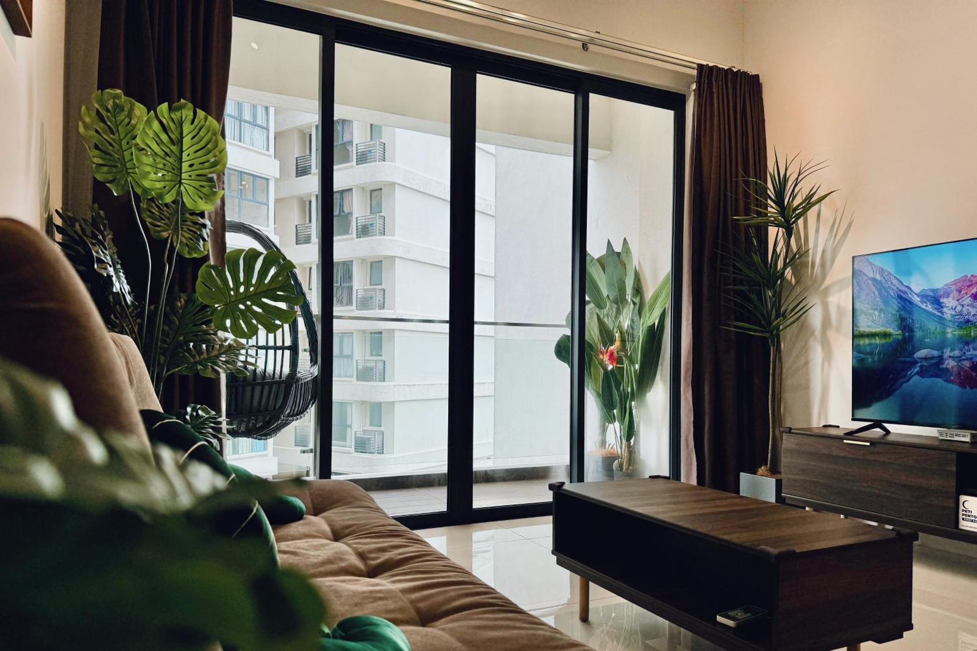Apartemen Danga Bay - 2br Timber Lounge - Dryer - Netflix Johor Bahru