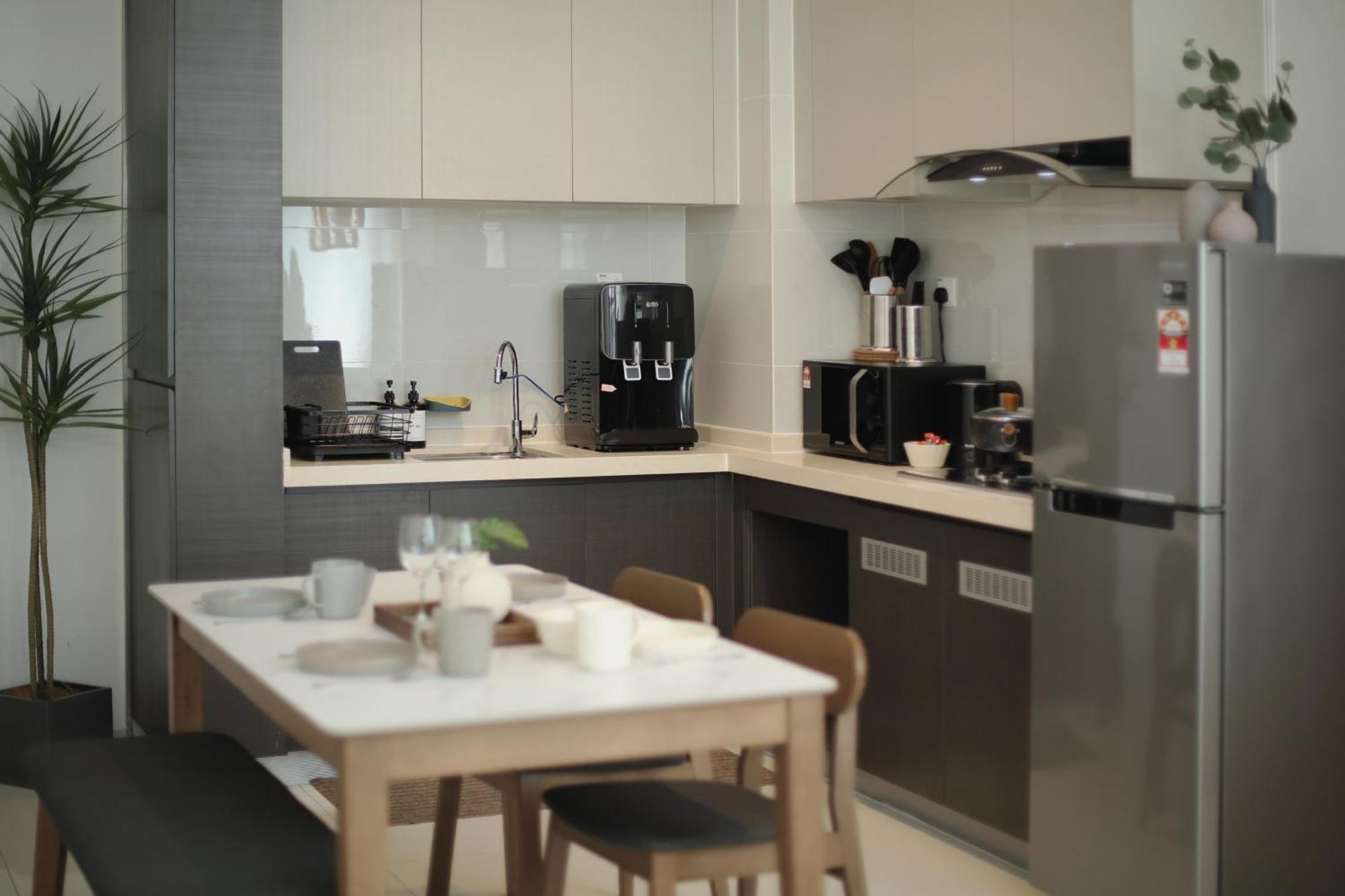 Apartemen Danga Bay - 2br Timber Lounge - Dryer - Netflix Johor Bahru