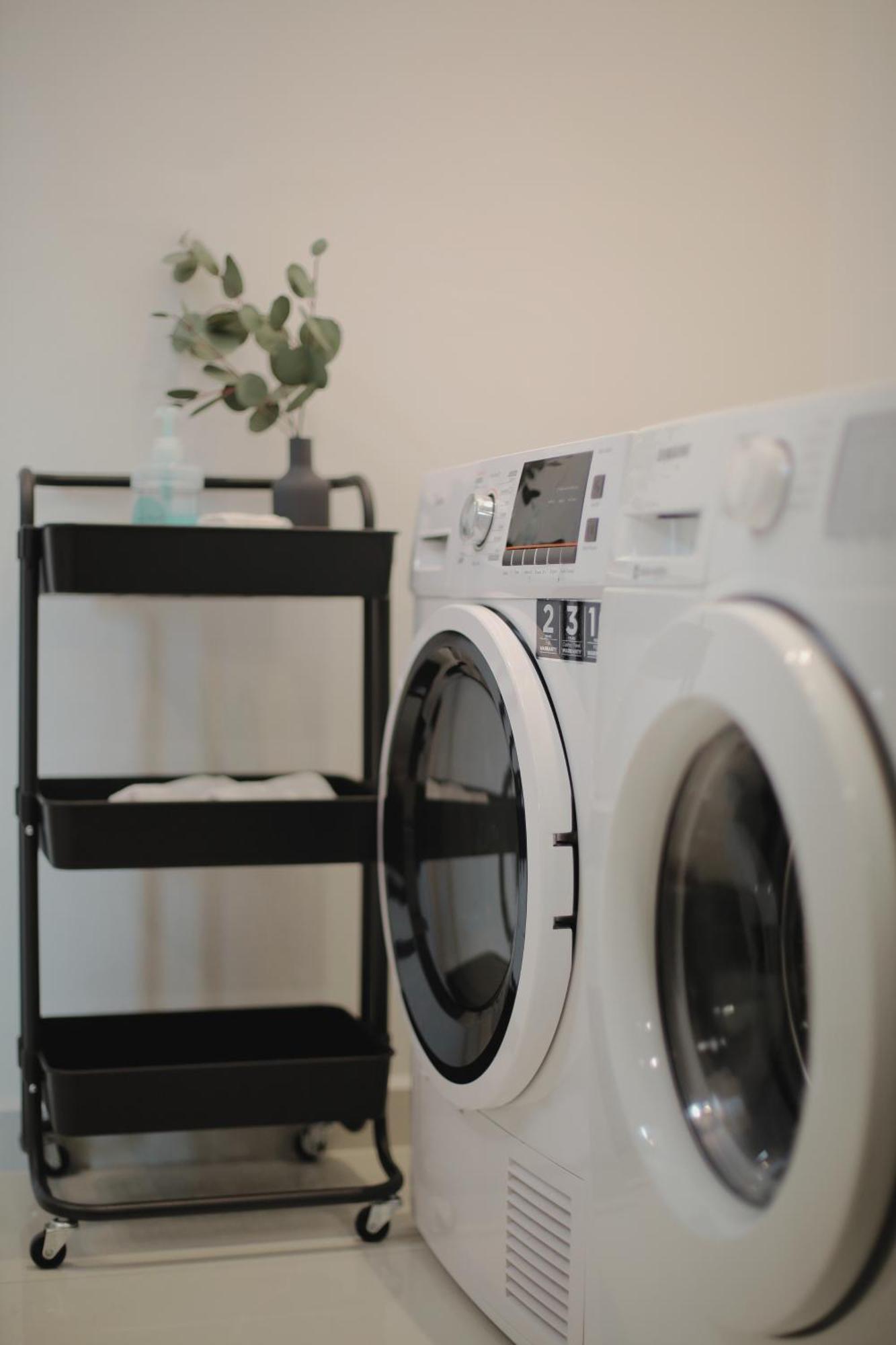 Danga Bay - 2br Timber Lounge - Dryer - Netflix Apartemen *