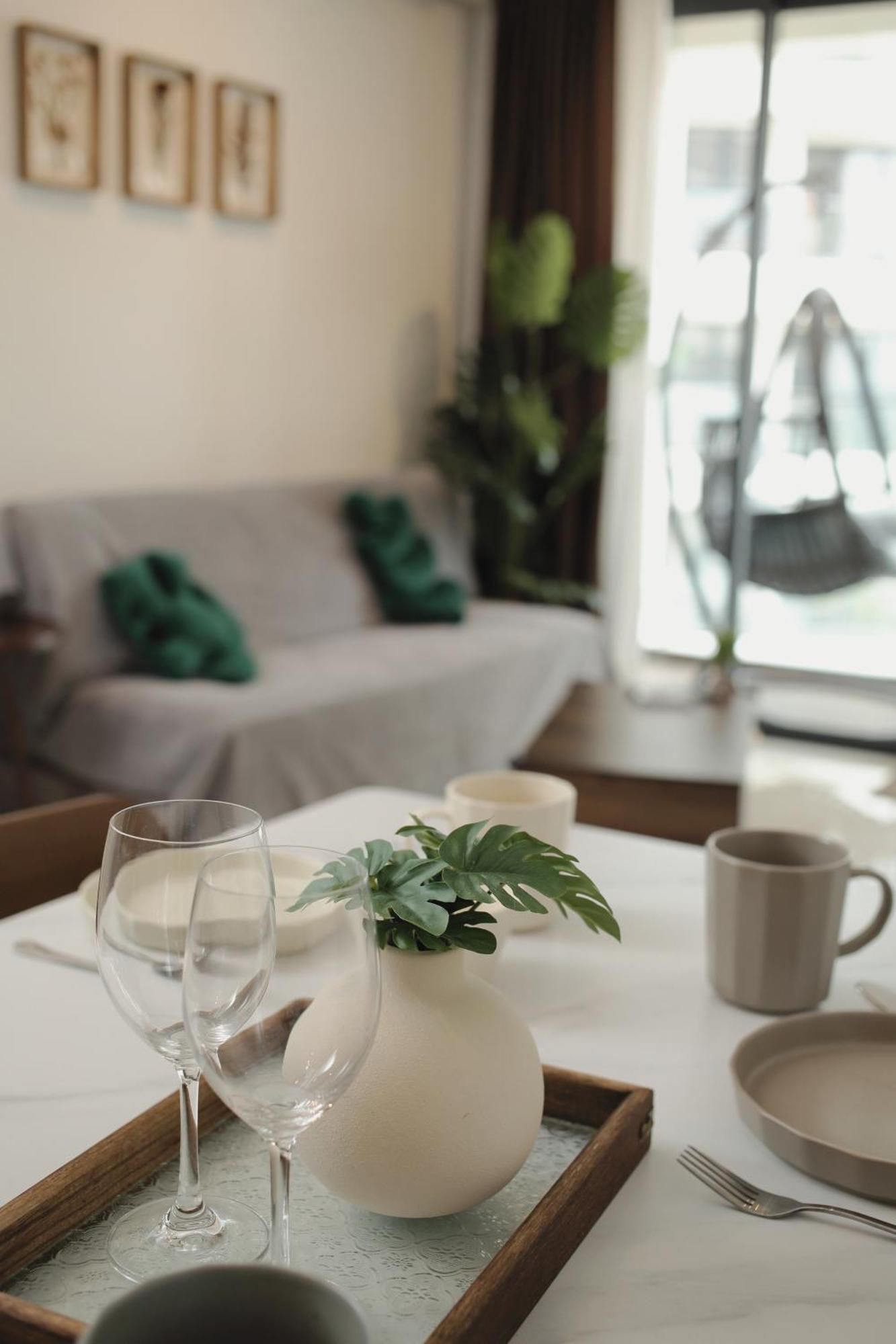 Apartemen Danga Bay - 2br Timber Lounge - Dryer - Netflix Johor Bahru